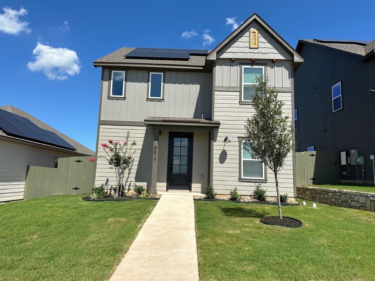 9517 Balmy LN - front exterior - Luxury home in Whisper Valley, Manor, TX