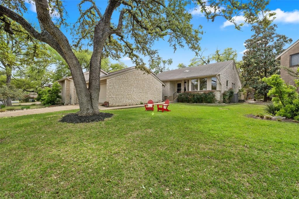 View 9518 Topridge Dr Unit #11 in Balcones Place Condo Amd 9518 Topridge Dr Unit #11 - front exterior - Luxury home in Balcones Place Condo Amd, Austin, TX