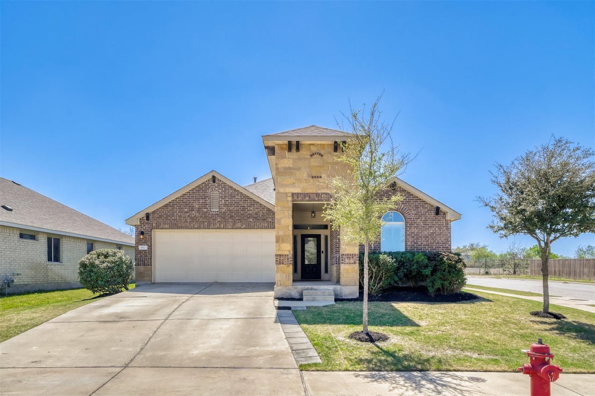 View 952 Palo Duro Loop in Warner Ranch Ph 2 Sec 4 952 Palo Duro Loop - front exterior - Luxury home in Warner Ranch Ph 2 Sec 4, Round Rock, TX