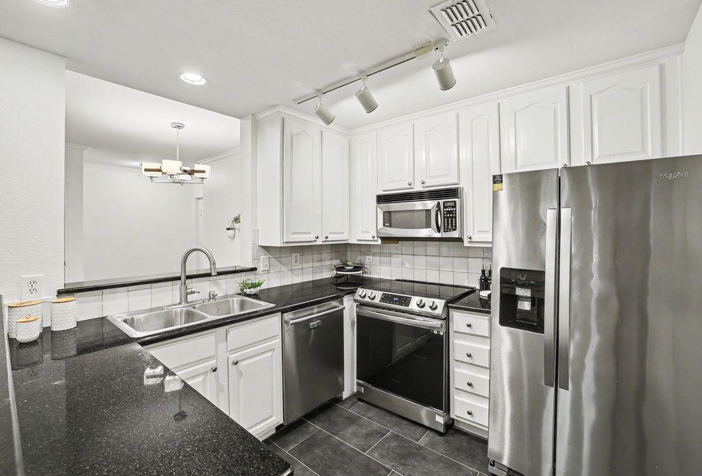 View 9525 N Capital of Tx Hwy Unit #636 in Loop Condo 9525 N Capital of Tx Hwy Unit #636 - property photo 1 - Luxury home in Loop Condo, Austin, TX