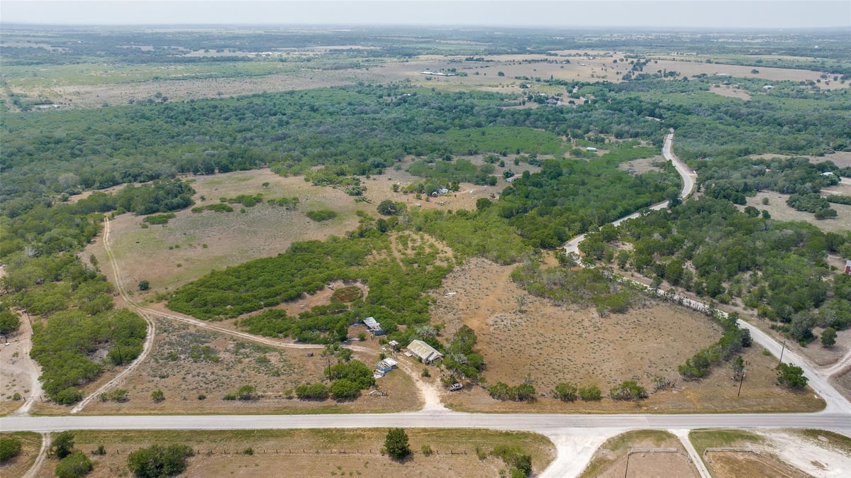 View 9557 Fm 86 in (4220) RURAL McMAHAN AREA 9557 Fm 86 - front exterior - Luxury home in (4220) RURAL McMAHAN AREA, Lockhart, TX