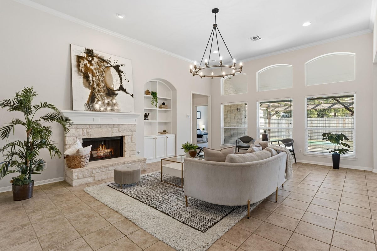Living area at 9613 INDINA HILLS Dr - 3 bed 2 bath home
