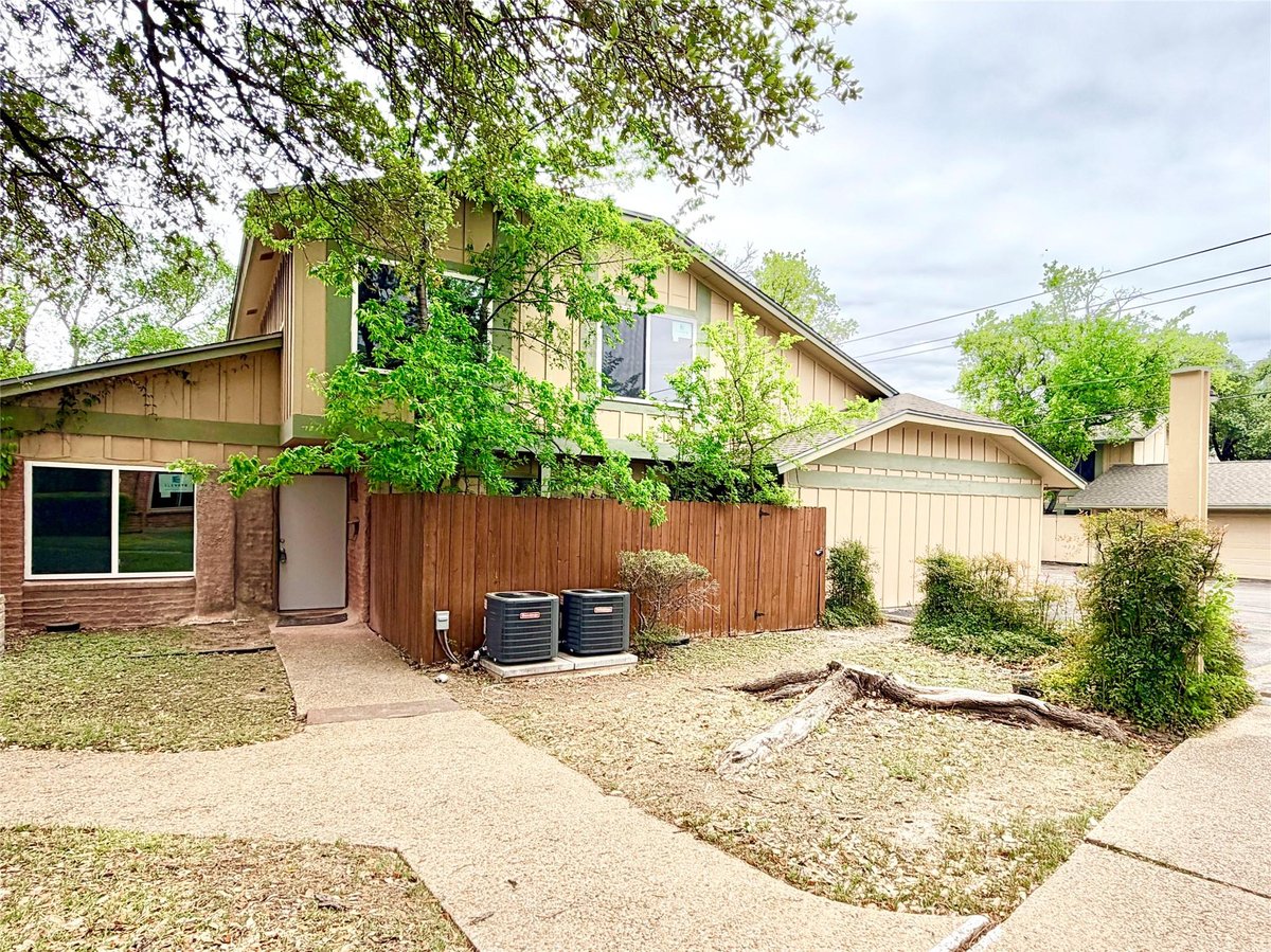 View 9623 Covey Ridge Ln in Park At Quail Creek Sec 02 9623 Covey Ridge Ln - front exterior - Luxury home in Park At Quail Creek Sec 02, Austin, TX