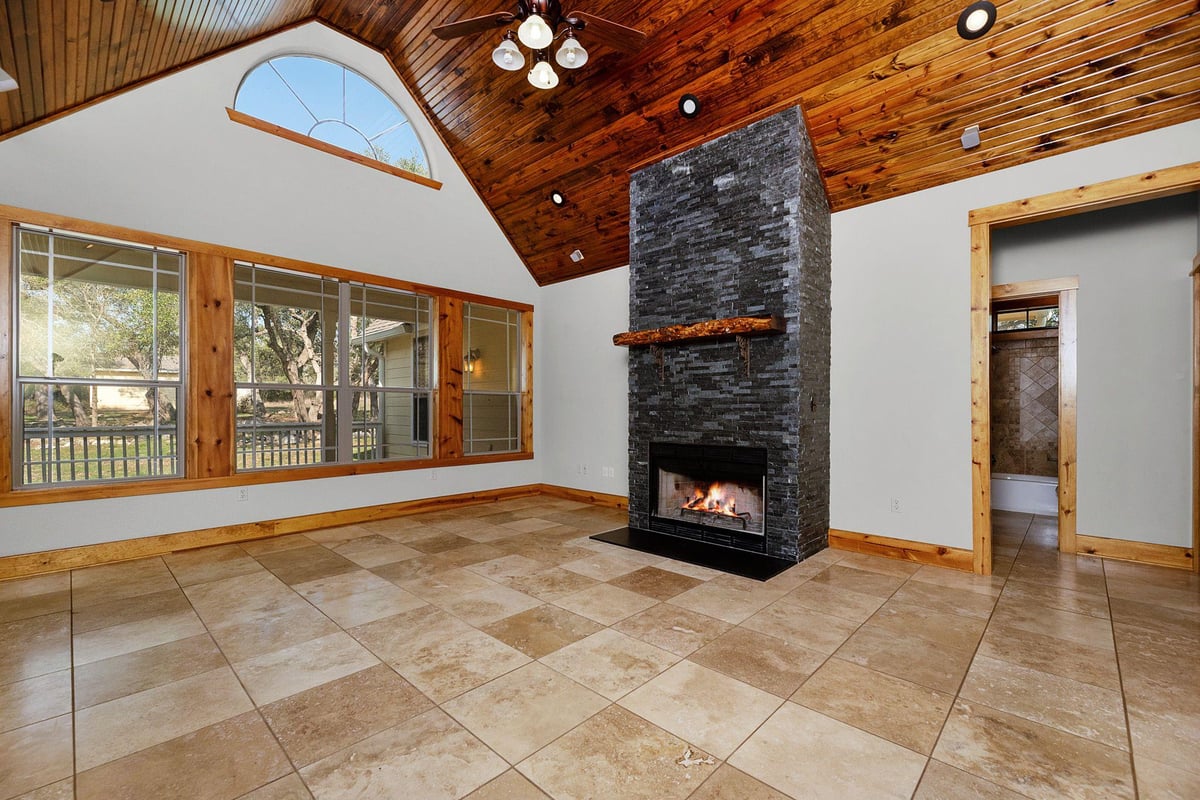 Kitchen at 967 FALCONWOOD Dr - 5 bed 2 bath home