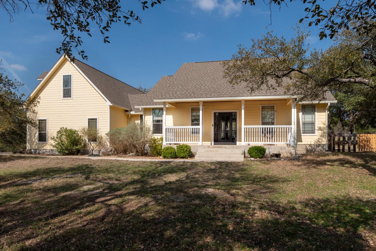 Primary bedroom at 967 FALCONWOOD Dr - 5 bed 2 bath home