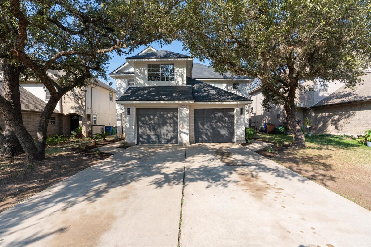 View 9704 Sugar Hill DR in Tanglewood Forest Sec 02 Ph E 9704 Sugar Hill DR - property photo 1 - Luxury home in Tanglewood Forest Sec 02 Ph E, Austin, TX