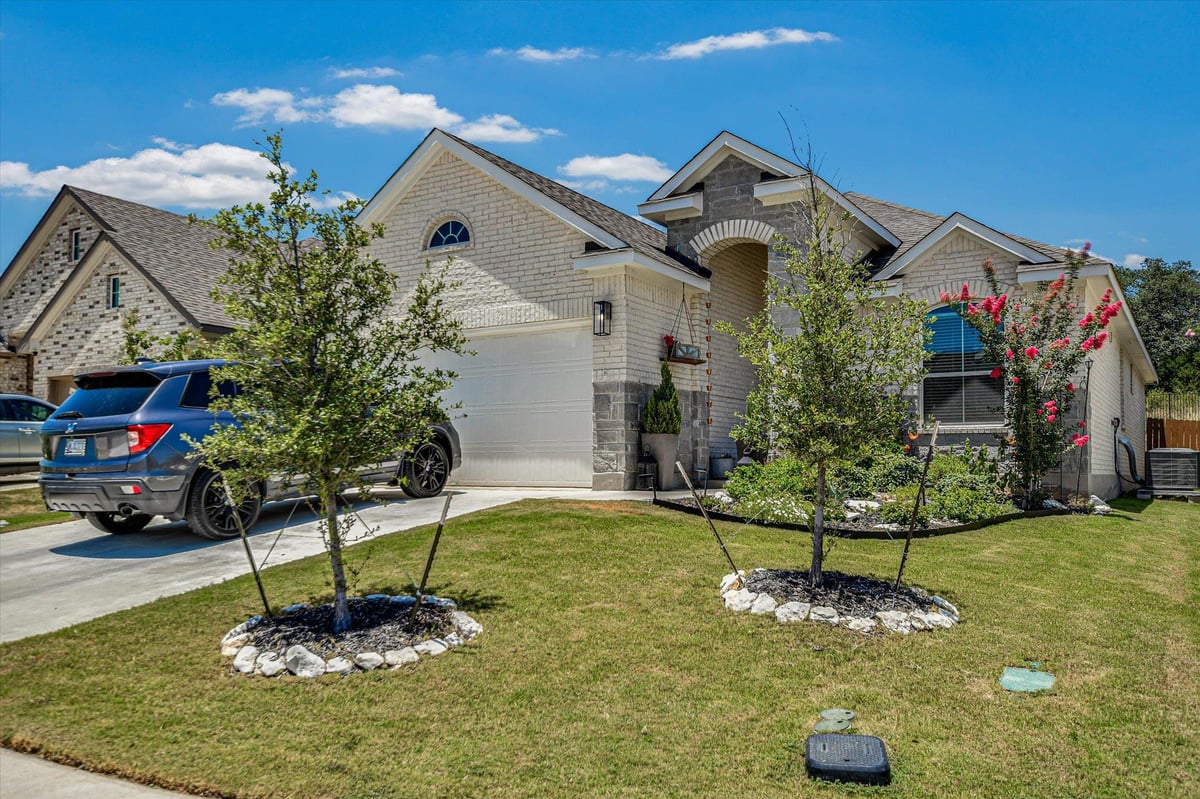 View 972 Leaning Oak LN in Water Oak North Sec 6 972 Leaning Oak LN - front exterior - Luxury home in Water Oak North Sec 6, Georgetown, TX