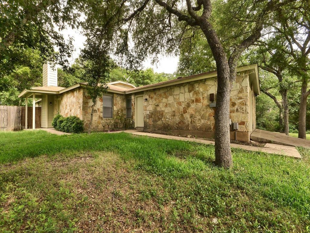 View 9802 Hundred Oaks Cir in Northwest Balcones Amend 9802 Hundred Oaks Cir - front exterior - Luxury home in Northwest Balcones Amend, Austin, TX