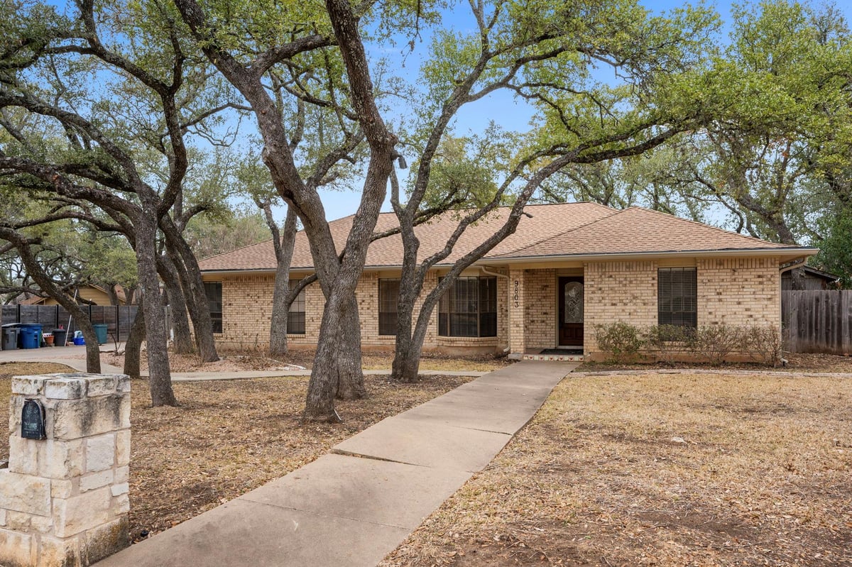 9803 Brandywine CIR - front exterior - Luxury home in Spicewood At Balcones Villages, Austin, TX