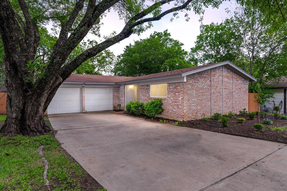 View 9807 Dallum Dr in Northcape Sec 02 9807 Dallum Dr - front exterior - Luxury home in Northcape Sec 02, Austin, TX
