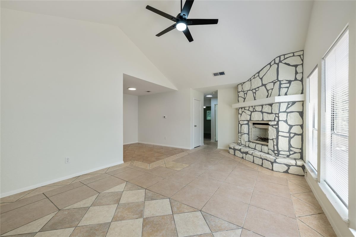 View 9809 Aberdeen WAY in Point Vista Sec 04-A 9809 Aberdeen WAY - property photo 1 - Luxury home in Point Vista Sec 04-A, Austin, TX