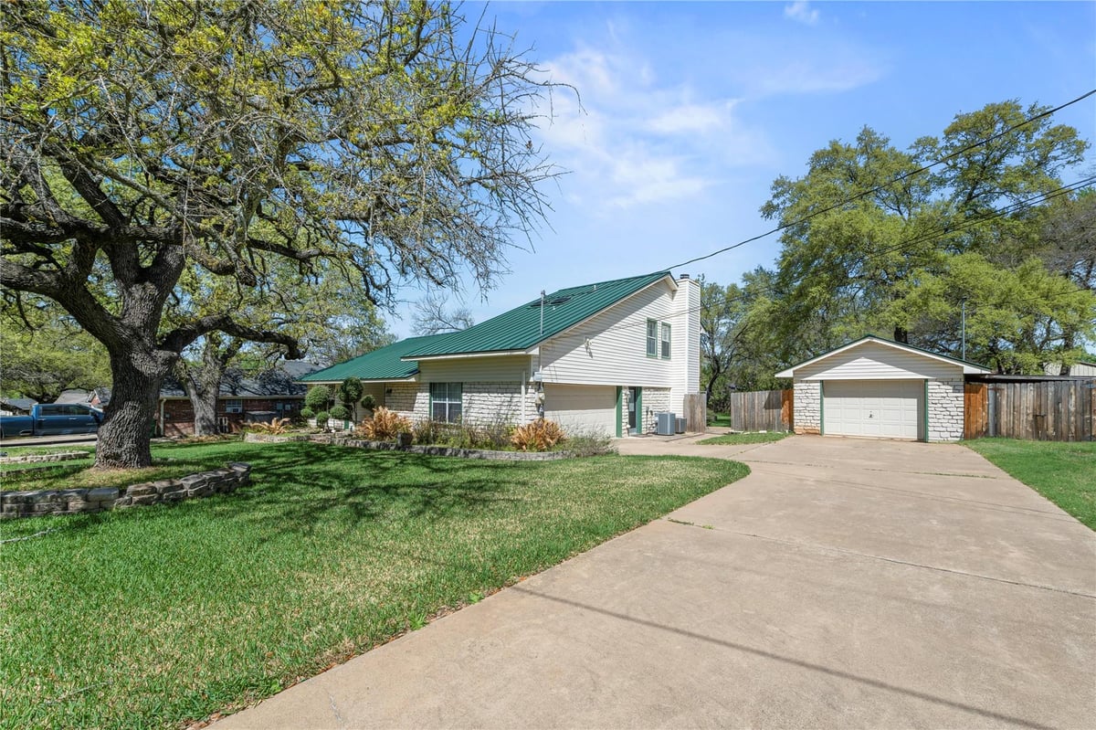 Kitchen at 986 Benchmark Trl - 3 bed 2 bath home