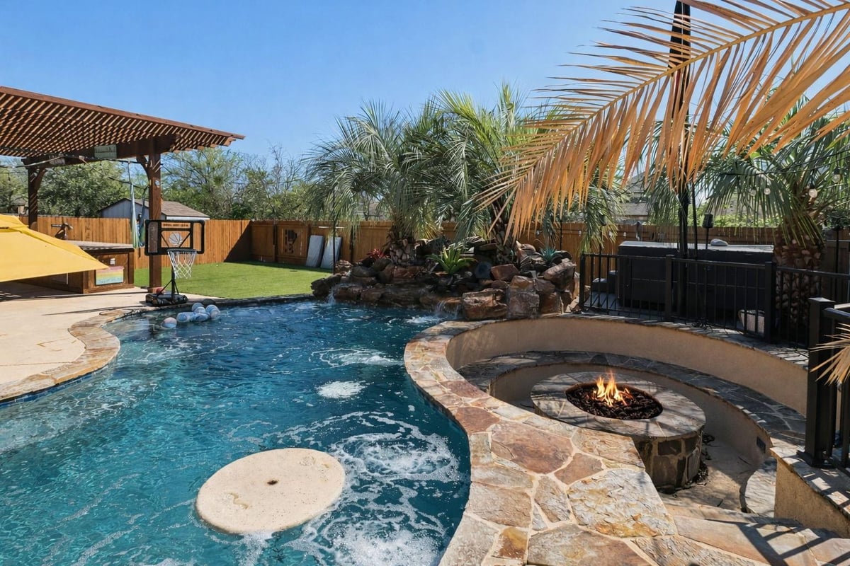 Living area at 988 Carriage Loop Loop - 4 bed 3 bath home