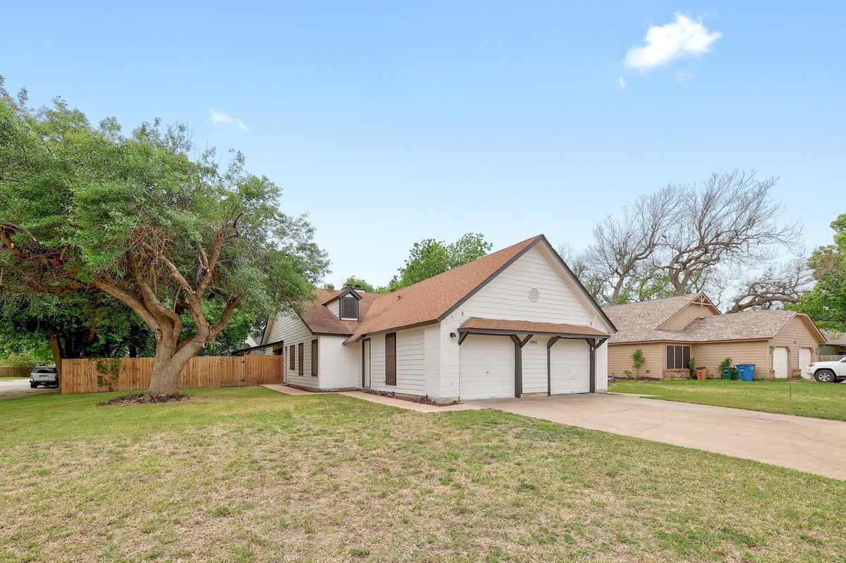 Living area at 9901 Parliament House Rd - Forest North Estates Ph 4, Austin, TX