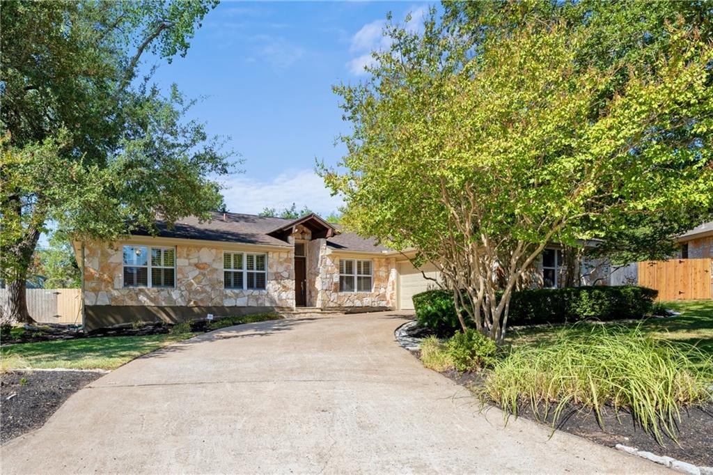 View 9902 Winding Oak Cir in Northwest Balcones Amd 9902 Winding Oak Cir - front exterior - Luxury home in Northwest Balcones Amd, Austin, TX