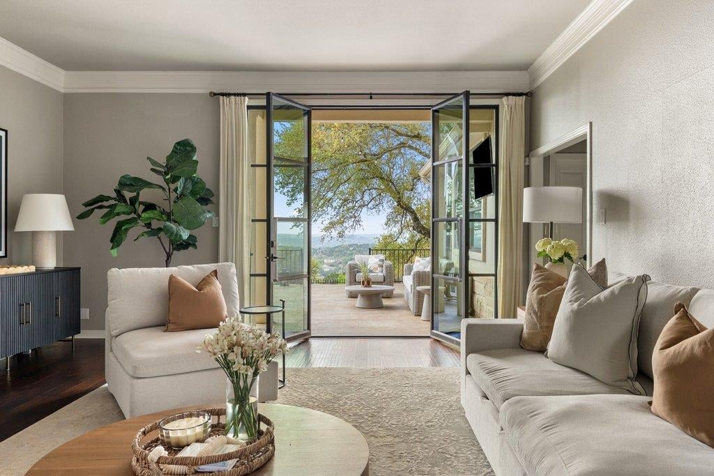 Living area at 9905 Charthouse Cv - 5 bed 4 bath home