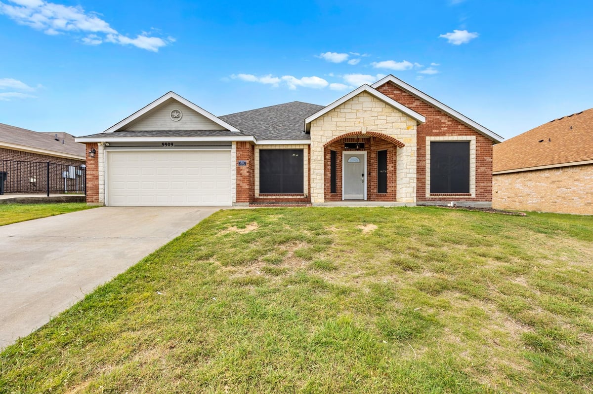 View 9909 Diana Dr in Splawn Ranch Sub Ph 9909 Diana Dr - front exterior - Luxury home in Splawn Ranch Sub Ph, Killeen, TX