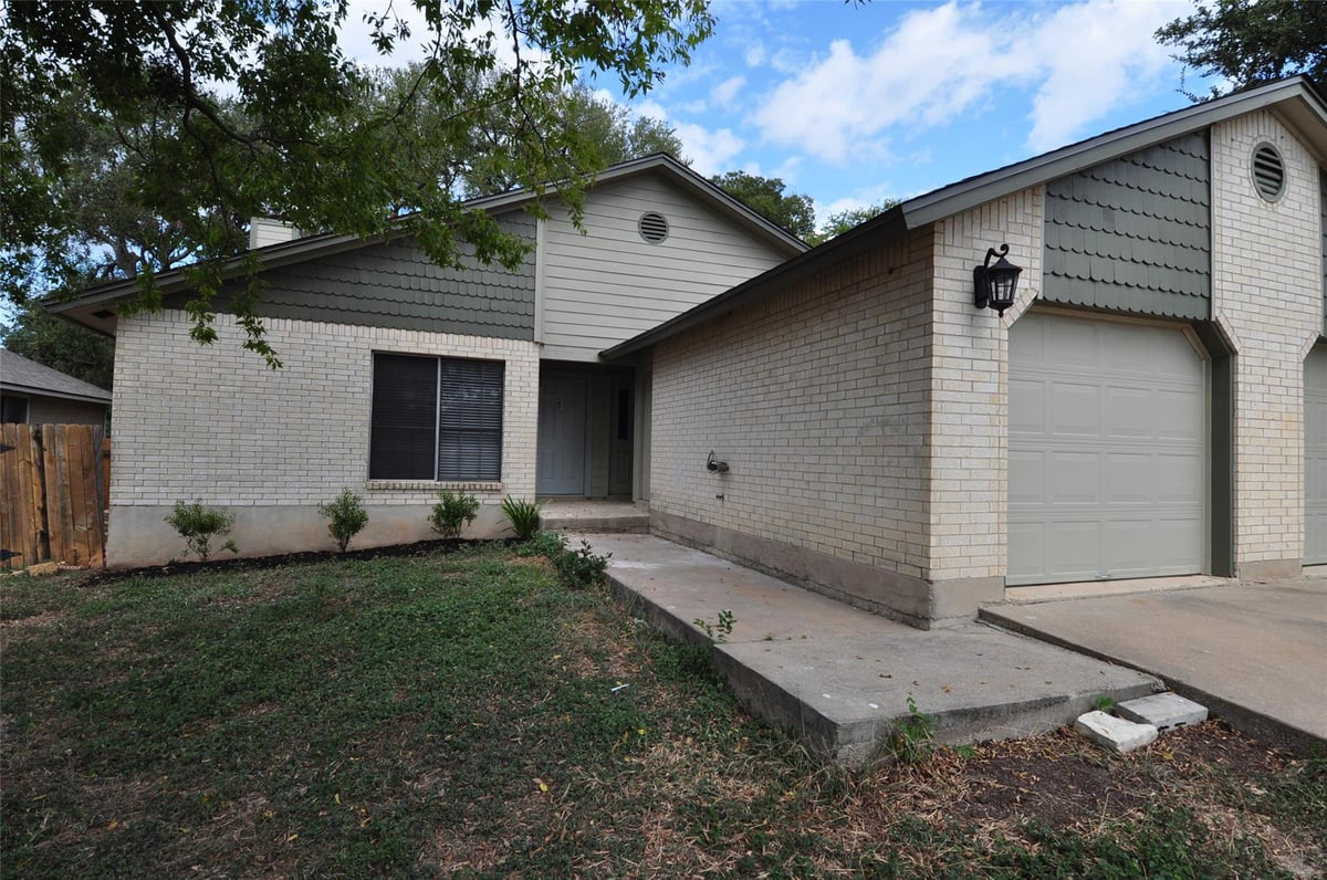 View 9910 Brasher DR Unit #B in Tanglewood Forest 9910 Brasher DR Unit #B - property photo 1 - Luxury home in Tanglewood Forest, Austin, TX