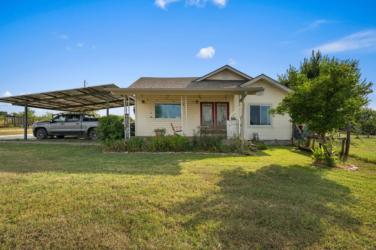 View 9916 Horizon LN in Sunrise Acres Sec 01 9916 Horizon LN - property photo 1 - Luxury home in Sunrise Acres Sec 01, Austin, TX