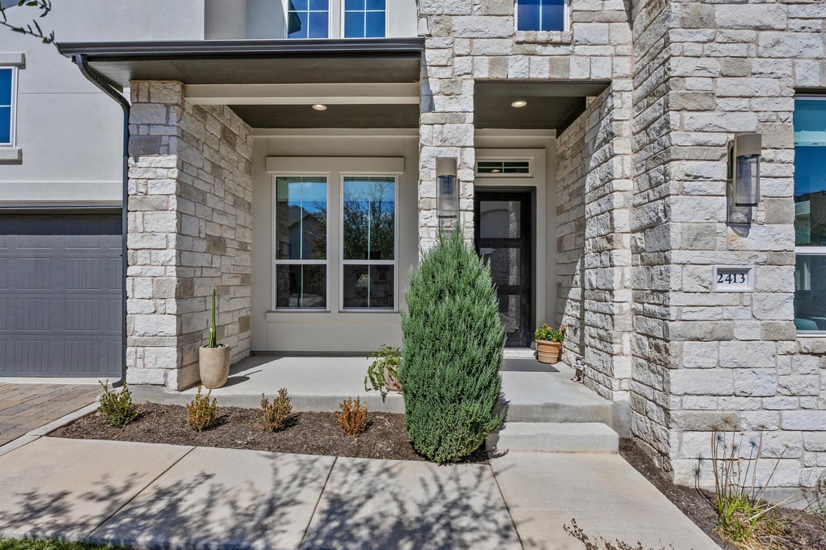 Living area at 2413 Berkleys Brook Dr Unit #63 - 5 bed 4 bath home