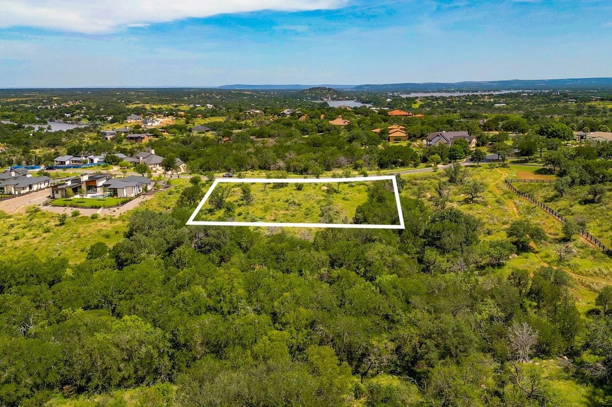 Living area at Lot 135 Overlook Pkwy - The Trails Of Lake Lbj Ph1, Horseshoe Bay, TX