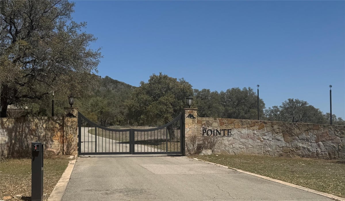 View Lot 56 War Bonnet Rdg in Lookout Mountain West Lot 56 War Bonnet Rdg - property photo 1 - Luxury lot in Lookout Mountain West, Kingsland, TX