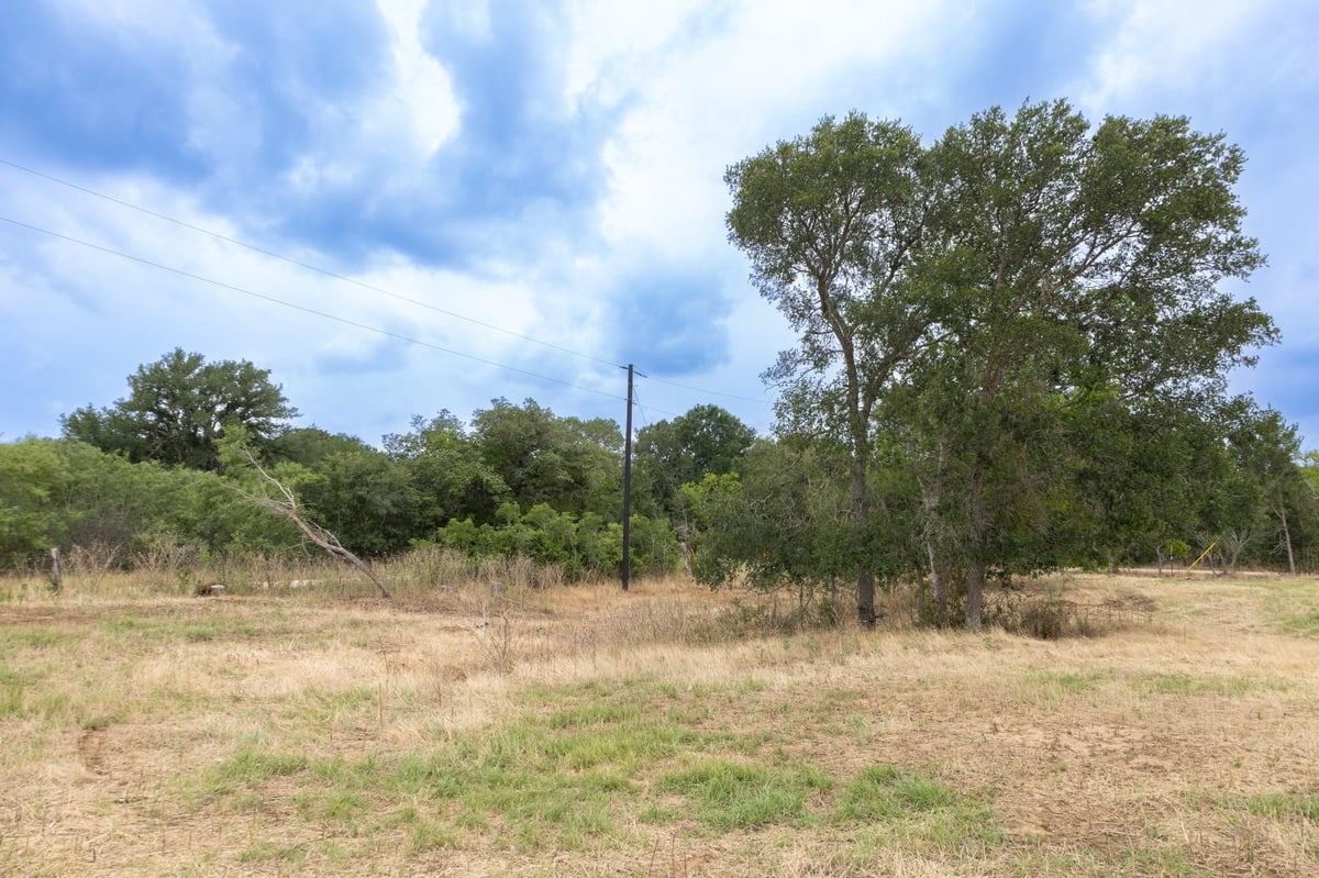 View Lot 9 Tenney Creek Rd in Deer Creek Lot 9 Tenney Creek Rd - front exterior - Luxury lot in Deer Creek, Luling, TX