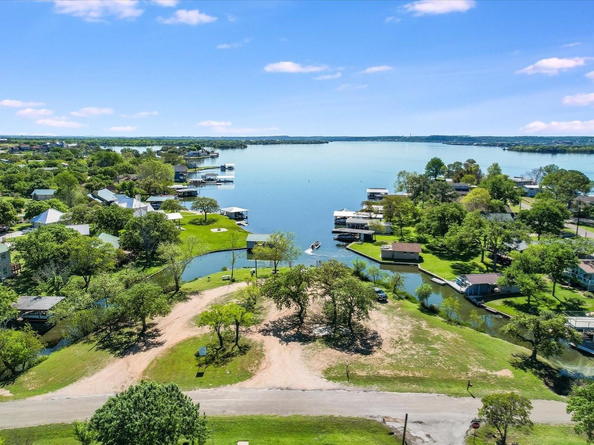 Lots 359-362 Rosehill Dr - front exterior - Luxury lot in Castle Hills, Granite Shoals, TX