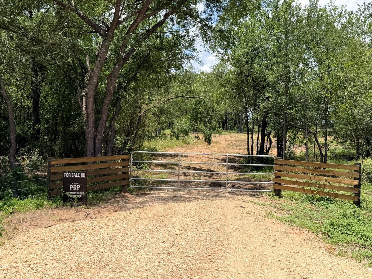View TBD FM 86 Tract 1 Highway in Luling TBD FM 86 Tract 1 Highway, photo 1 of 29, Luling, Luling, TX