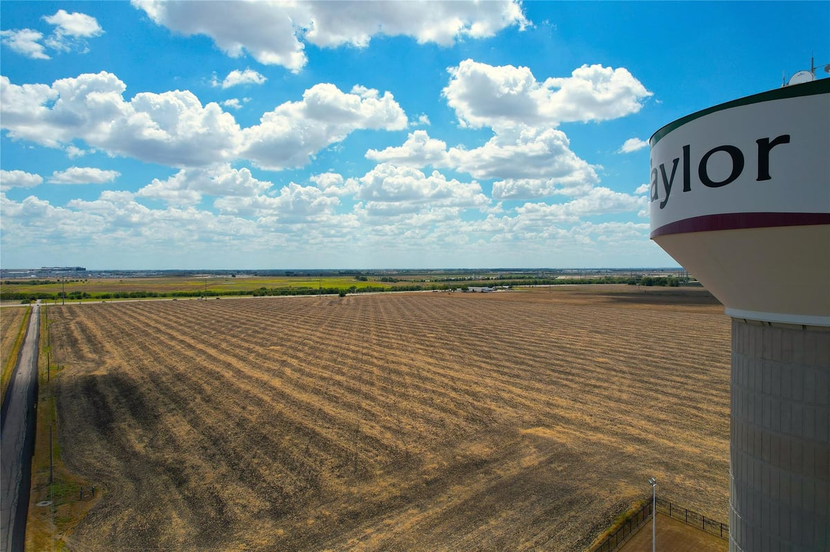View TBD Highway 79 in Taylor TBD Highway 79 - property photo 1 - Luxury home in Taylor, Taylor, TX