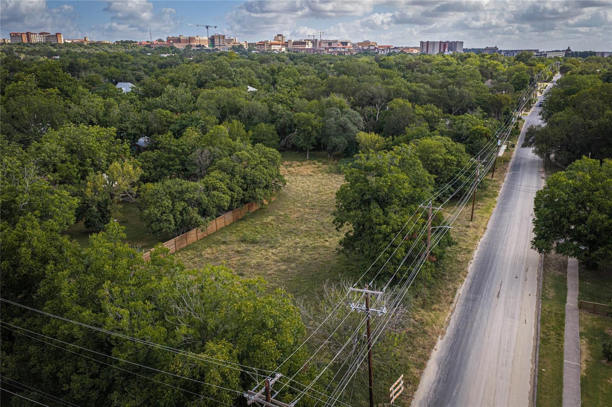 View 119 S Mitchell ST in S2895 - FARM LOT 119 S Mitchell ST - property photo 1 - Luxury lot in S2895 - FARM LOT, San Marcos, TX