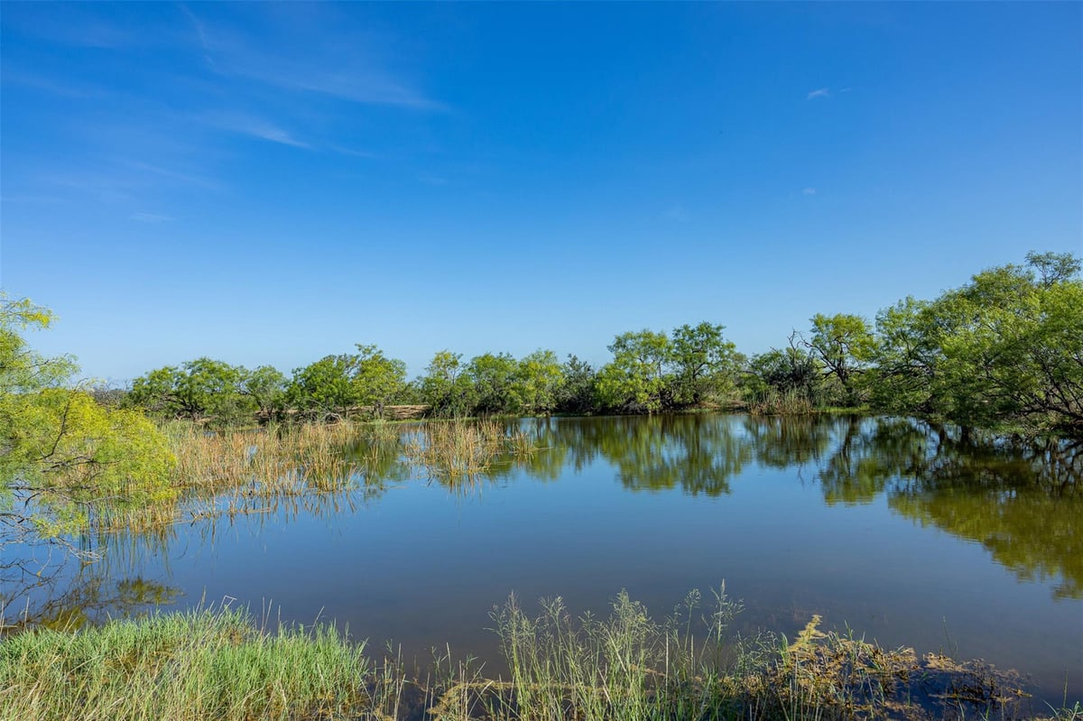 Tract 1 2050 W 17th St - front exterior - Luxury home in Mueller G, Brady, TX