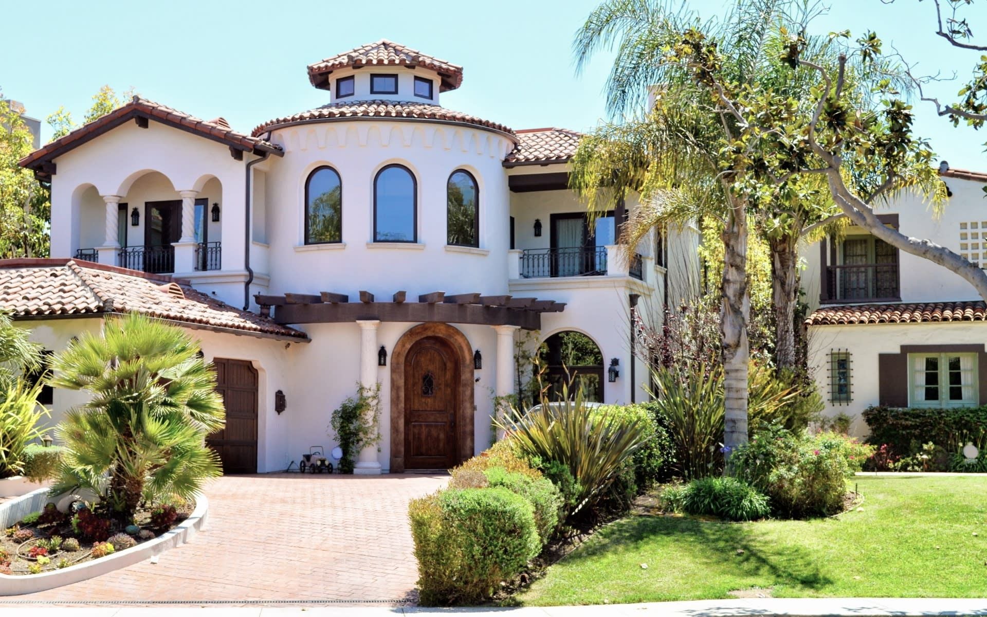 Luxury home exterior in Dripping Springs ISD school zone, Austin TX
