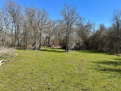 Living area at 000 County Road 418A - S01150, Bartlett, TX