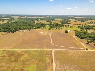 Living area at 000 Cr 326 - No, Lexington, TX