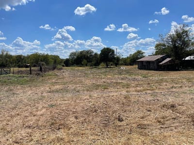 Living area at 000 Young Rd - Andrews, Richard, Smithville, TX