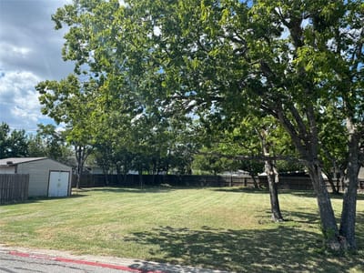 Living area at 0000 Liberty ST - Hutto & Metcalfe Add, Hutto, TX