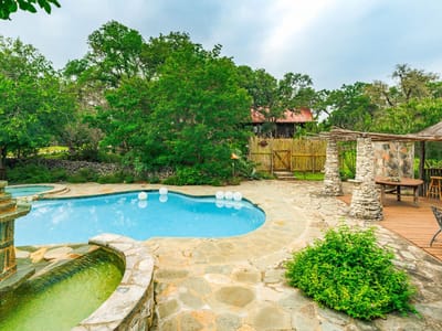 Living area at 00000 Oakwood LOOP - 4 bed 2 bath home