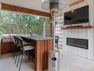 Primary bedroom at 1 Agarita CIR - 3 bed 2 bath home