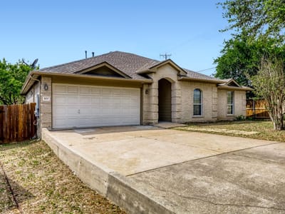 Living area at 100 Antietam TRL - 3 bed 2 bath home