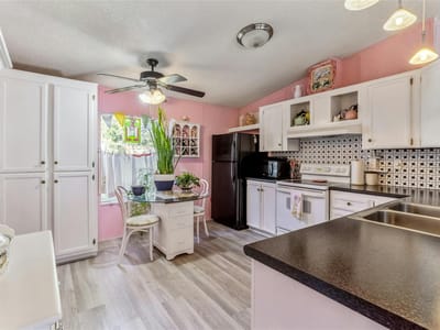 Primary bedroom at 100 Cowpoke CIR - 3 bed 2 bath home
