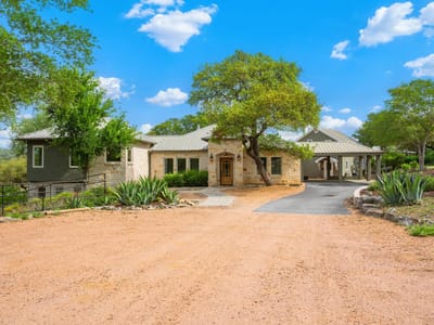 Living area at 100 Rainbows End - 4 bed 3 bath home