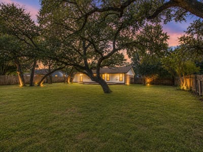 Living area at 100 S Mount Rushmore DR - 3 bed 2 bath home