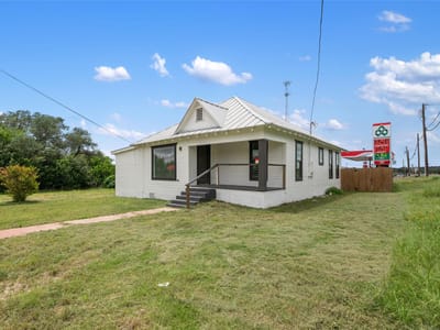 Primary bedroom at 100 W Caskey ST - 3 bed 2 bath home