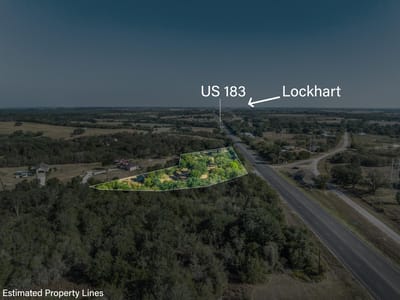 Living area at 100 Westwood Rd - Little Acres, Lockhart, TX