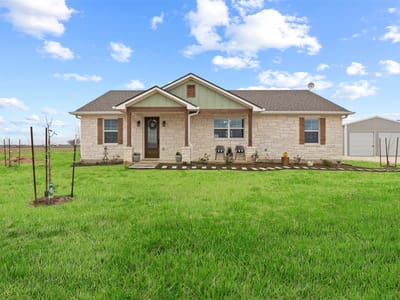 Living area at 1000 Apache TRL - 3 bed 2 bath home