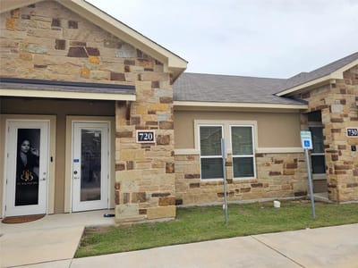 Living area at 1000 Gattis School RD Unit #720 - Green Lawn Center, Round Rock, TX