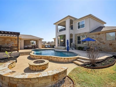 Living area at 1000 Jonathan CV - 6 bed 4 bath home