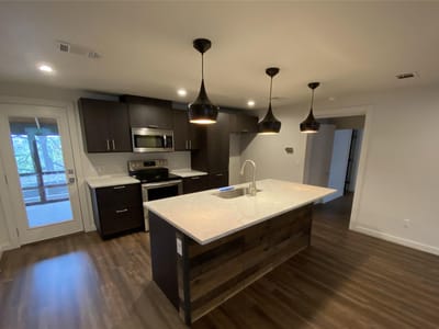 Living area at 1000 Linscomb DR - 2 bed 2 bath home