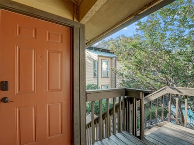 Living area at 1000 W 26th ST Unit #215 - 1 bed 1 bath home